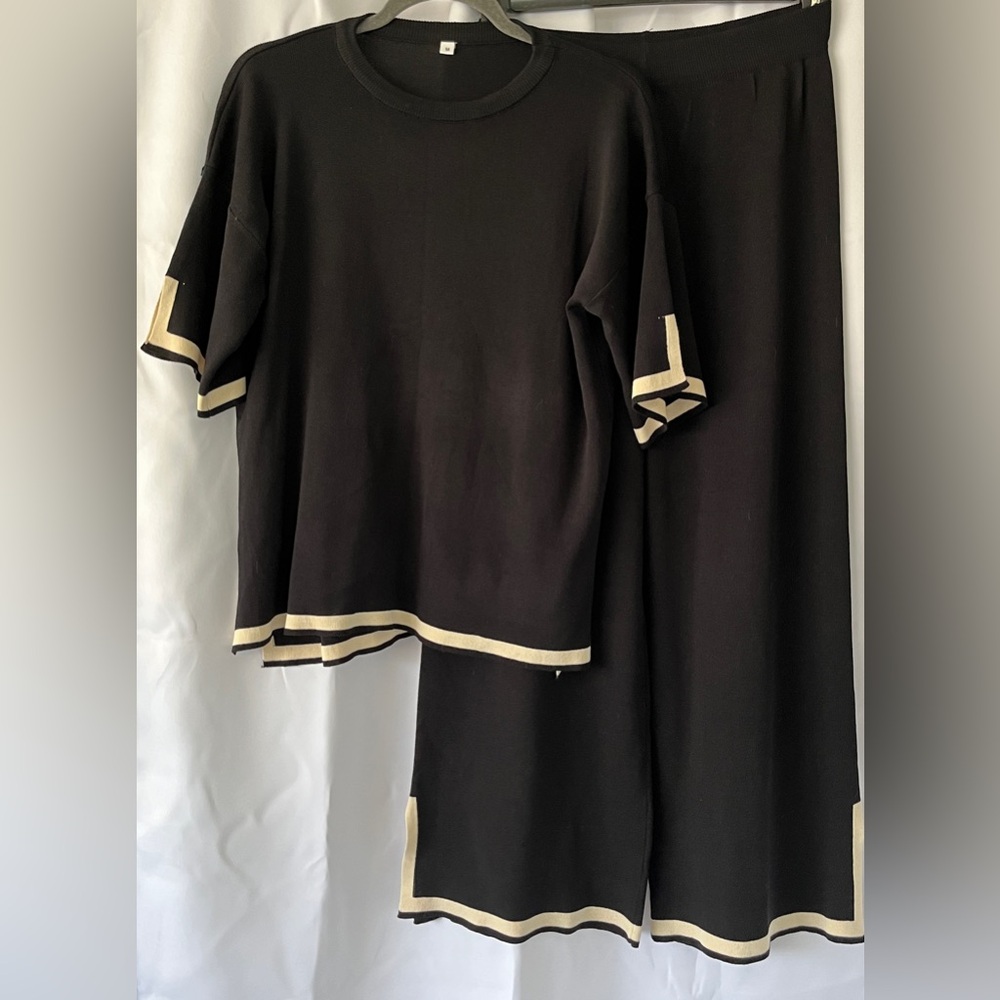 Women’s Black and Tan Two Piece Knit Outfit Size M